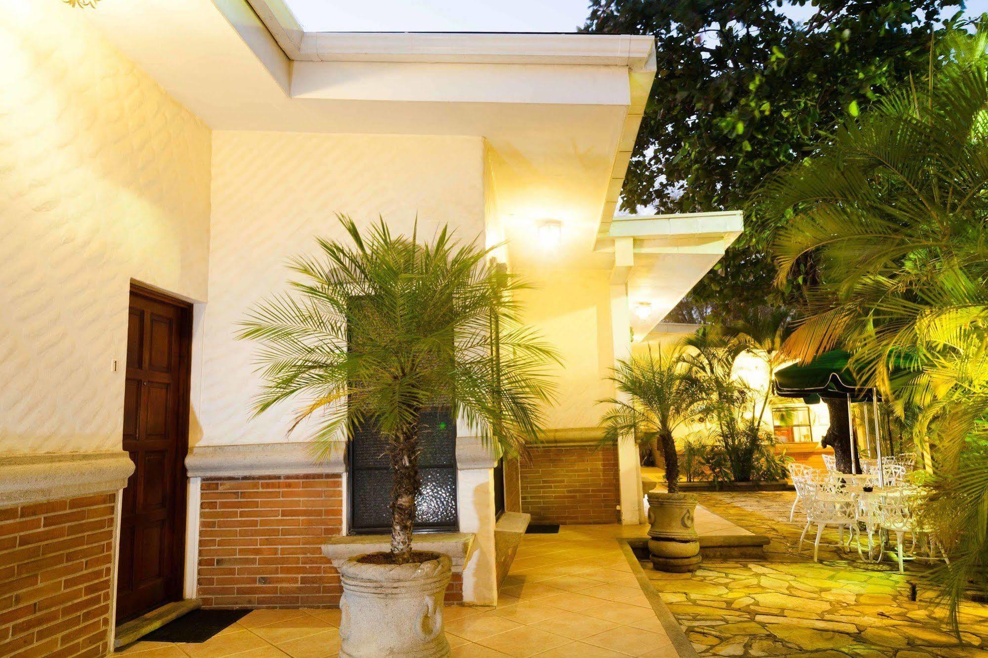 Hotel El Almendro Managua Kültér fotó