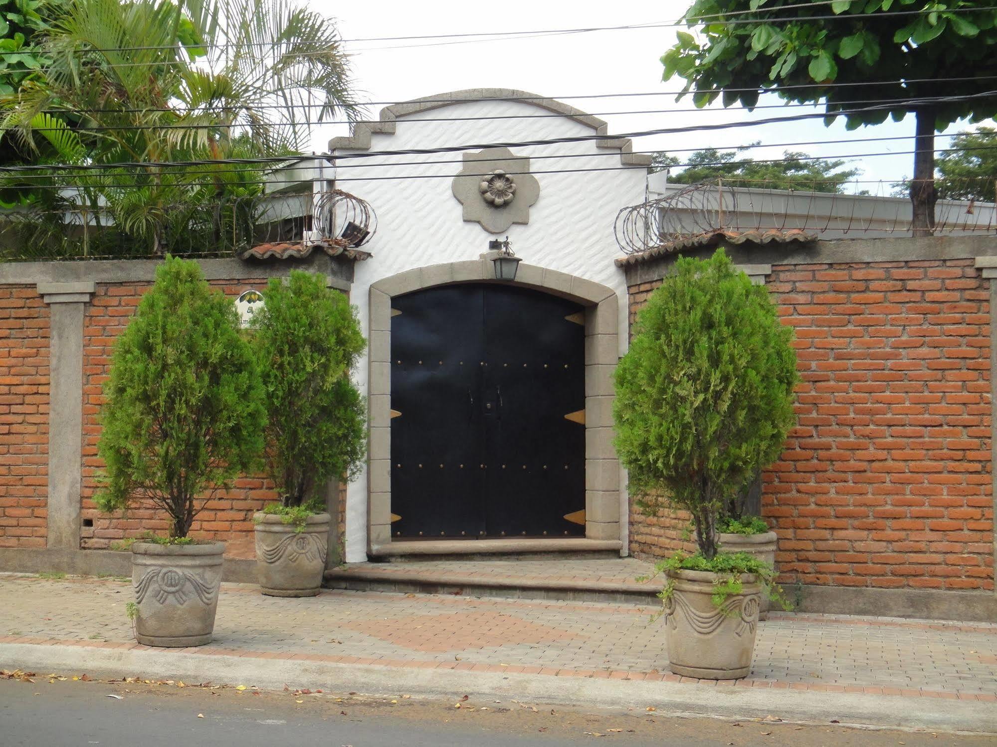 Hotel El Almendro Managua Kültér fotó