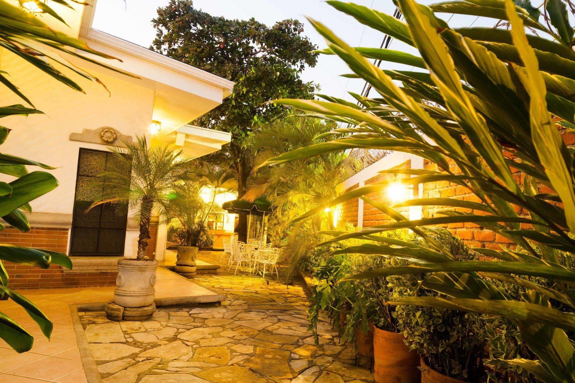 Hotel El Almendro Managua Kültér fotó